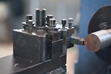 Parallel lathe tool turret - roughing