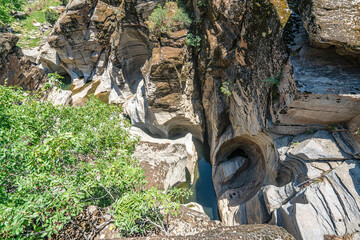Scenic views of Taşyaran Valley, which is approximately 45 km from the city center on the Uşak-İzmir Highway; It was formed as a result of water, wind and tectonic movements.