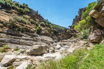 Scenic views of Taşyaran Valley, which is approximately 45 km from the city center on the Uşak-İzmir Highway; It was formed as a result of water, wind and tectonic movements.