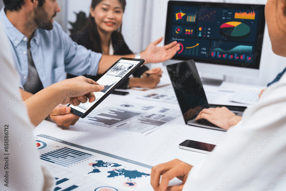 Fototapete analyst team uses bi fintech display tablet to analyze financial data . business people analyze bi s