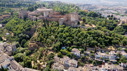 Vista aérea de la hermosa alhambra de Granada en Andalucía, España