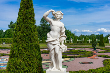 Obraz premium statue in the park