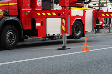 Camion de pompiers en intervention en ville