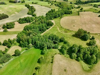 Krajobraz polskiej wsi. Suwalszczyzna, zielone wzgórza. © hunter76