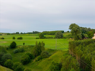 Krajobraz polskiej wsi. Suwalszczyzna, zielone wzgórza. © hunter76