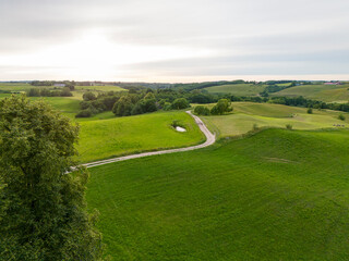 Krajobraz polskiej wsi. Suwalszczyzna, zielone wzgórza. © hunter76