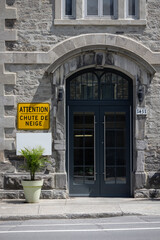 Porte bleue, chute de neige, &eacute;t&eacute;, jour, vertical