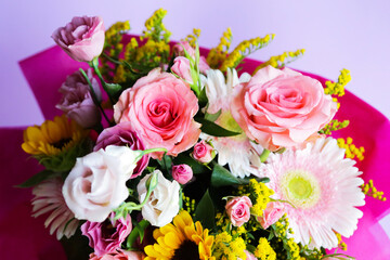 bouquet su fondo glicine