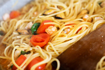 spadellata spaghetti ai frutti di mare