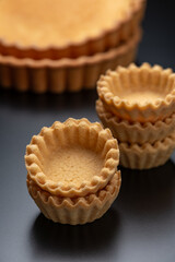 黒背景にタルト台