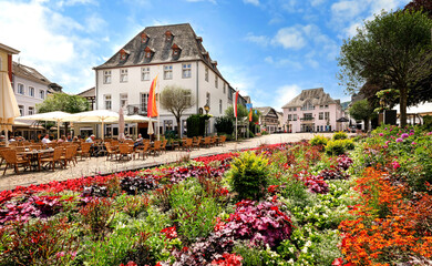 Ahrweiler (Bad Neuenahr-Ahrweiler) Historische Altstadt © Comofoto