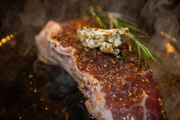 Searing Garlic and Rosmary Steak