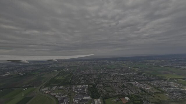 Ventanas de avi&oacute;n, vistas desde arriba, monta&ntilde;as que abrazan y experiencias incre&iacute;bles al volar por primera vez un avi&oacute;n. 