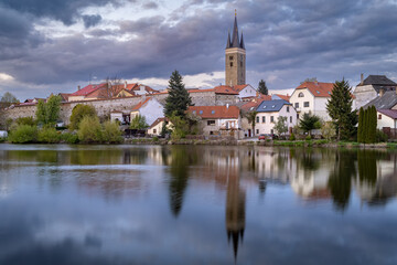 Fototapeta premium Bochemian city of Telč reflecting in the pond in the early morning, Czech Republic