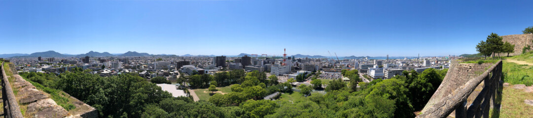 丸亀城から見た瀬戸内海側の丸亀市街