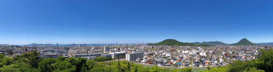 丸亀城から見た宇多津・丸亀市街