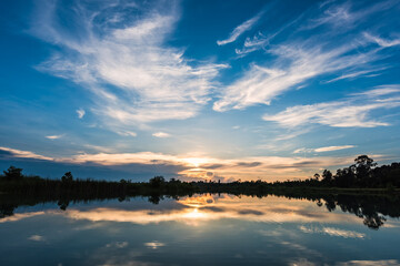 Obraz premium Sunset on the lake landscape