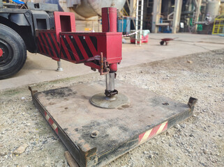 hydraulic support leg for balance Outrigger mobile crane for heavy duty construction side.