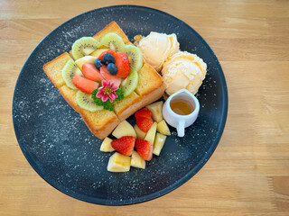 Grilled bread with butter,strawberries Kiwi and Blueberry Served with vanilla ice and honey.