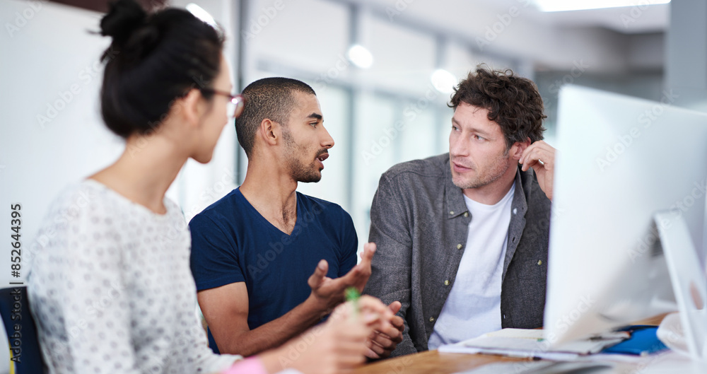 Aufkleber business people, teamwork and talking in office on computer with problem solving or publishing solut