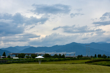 Fototapeta premium 信州夏の風景 広大な自然の中に広がる山々