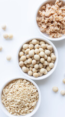 大豆と大豆ミート　プラントベースの食べ物　白背景