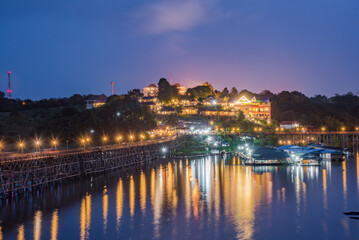 Obraz premium MON BRIDGE [ KANCHANABURI - Travel Thai Asia ] ,THE LONGEST WOODEN BRIDGE OF THAILAND - 850 METRES