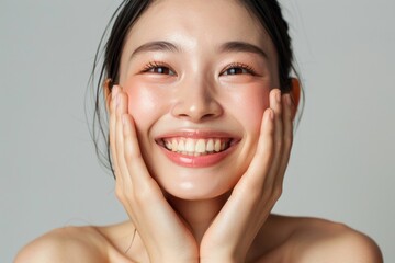 頬に手をあてる肌の綺麗な日本人メイクモデルのポートレート（美容・艶・透明感）