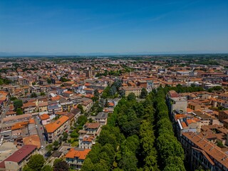 Fototapeta premium Urban panorama: An extensive cityscape with red rooftops, houses, and buildings. captured under a serene, clear blue sky, offering a bird's-eye view of urban life, a peaceful scene of architecture.