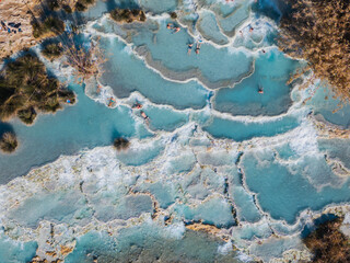 Las termas de Saturnia en Italia a vista de dron, un paraíso natural en la Toscana Italiana,