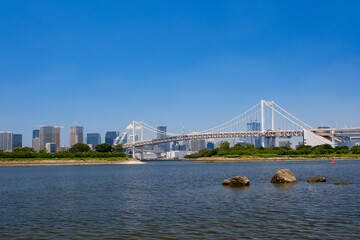 東京都 お台場海浜公園から見るレインボーブリッジ
