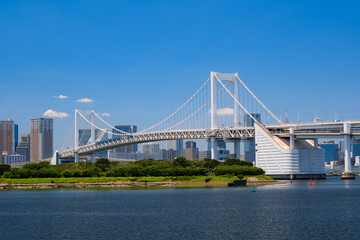 東京都 お台場海浜公園から見るレインボーブリッジ