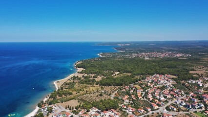 Naklejka premium Luftbild – Fazana - Istrien Kroatien im Sommer