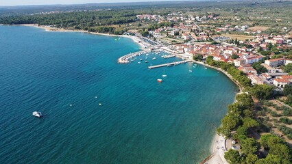 Obraz premium Luftbild – Fazana - Istrien Kroatien im Sommer