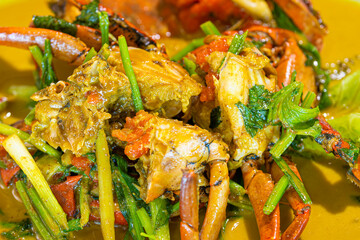 Stir-fried crab with curry powder