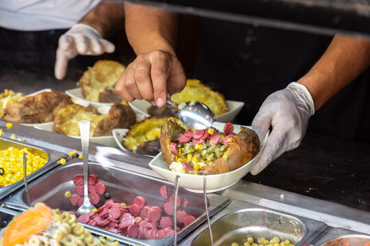 Kumpirs, pommes de terre farcies en Turquie