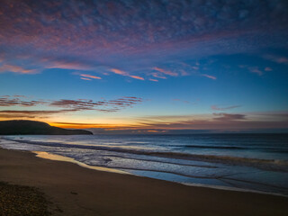 Obraz premium Winter seascape views over the beach with high and medium cloud cover