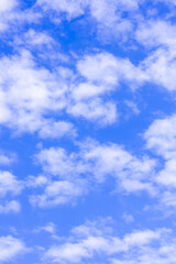 青空に白い雲