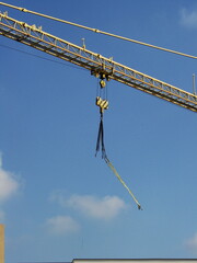 Suwnica żurawia budowlanego (dźwig) © tomo81