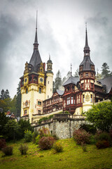 Obraz premium Europe, Romania, Carpathian Mountains, Prahova County, Sinaia. King Carol 1's Peleș Castle, Castelul Peles. Neo-Renaissance castle between Transylvania and Wallachia.
