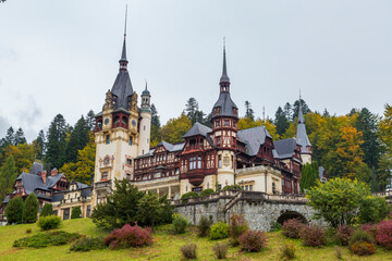 Obraz premium Europe, Romania, Carpathian Mountains, Prahova County, Sinaia. King Carol 1's Peleș Castle, Castelul Peles. Exterior. Neo-Renaissance castle.