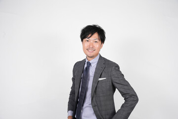 グレースーツのビジネスマン