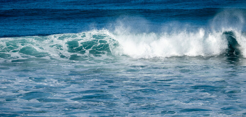 Fototapeta premium Blue Ocean Wave Breaking Close to Shore.
