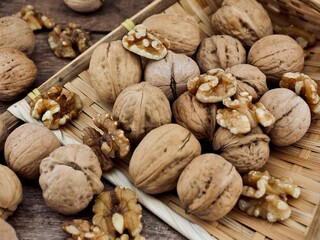 신선한 자연 유기농 견과류 호두