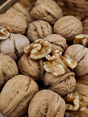 신선한 자연 유기농 견과류 호두