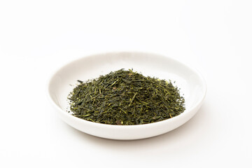 白背景に緑茶の葉