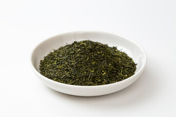 白背景に緑茶の葉