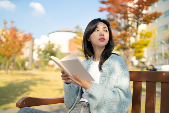 girl reading and studying on school compus