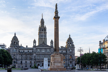 Fototapeta premium The Sir Walter Scott monument and City Chambers, located in George Square in Glasgow city centre, Scotland.