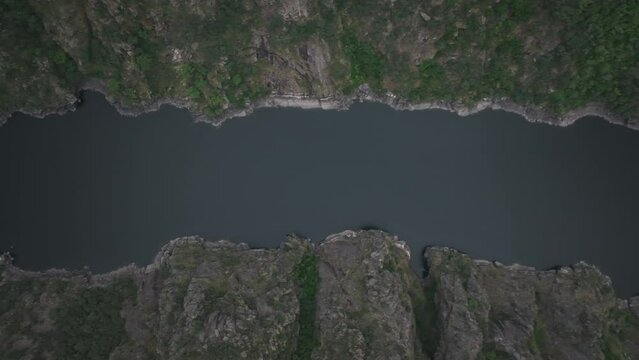 Ca&ntilde;on del SIl un d&iacute;a nublado en Lugo